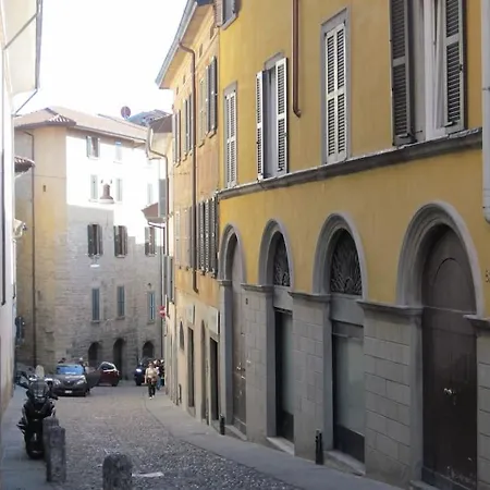 Casa Lalla In Centro Storico A Nyaraló Bergamo