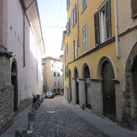 Casa Lalla In Centro Storico A Nyaraló Bergamo