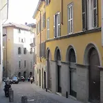 Casa Lalla In Centro Storico A 펜션 베르가모